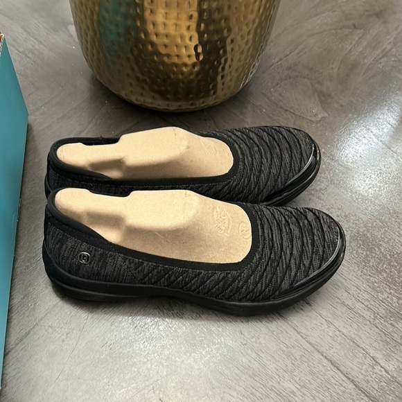 Bzees Legato Women's Slip-ons - Picture 6 of 11